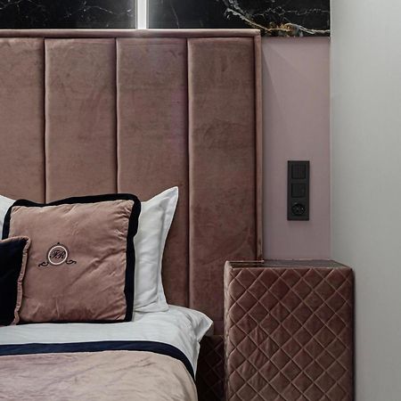 Family Residence Boutique Apartments リヴィウ エクステリア 写真