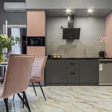 Family Residence Boutique Apartments リヴィウ エクステリア 写真