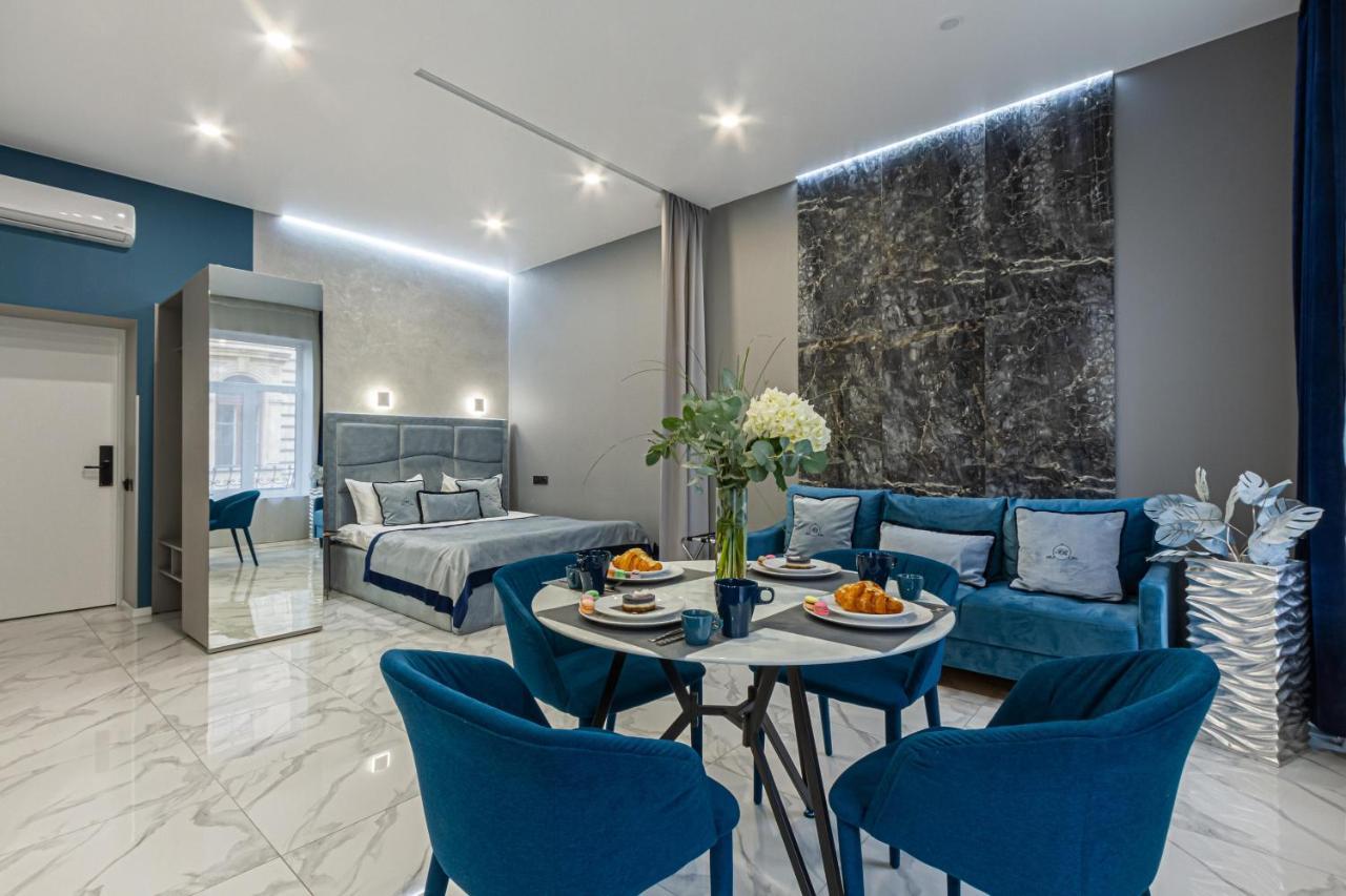 Family Residence Boutique Apartments リヴィウ エクステリア 写真