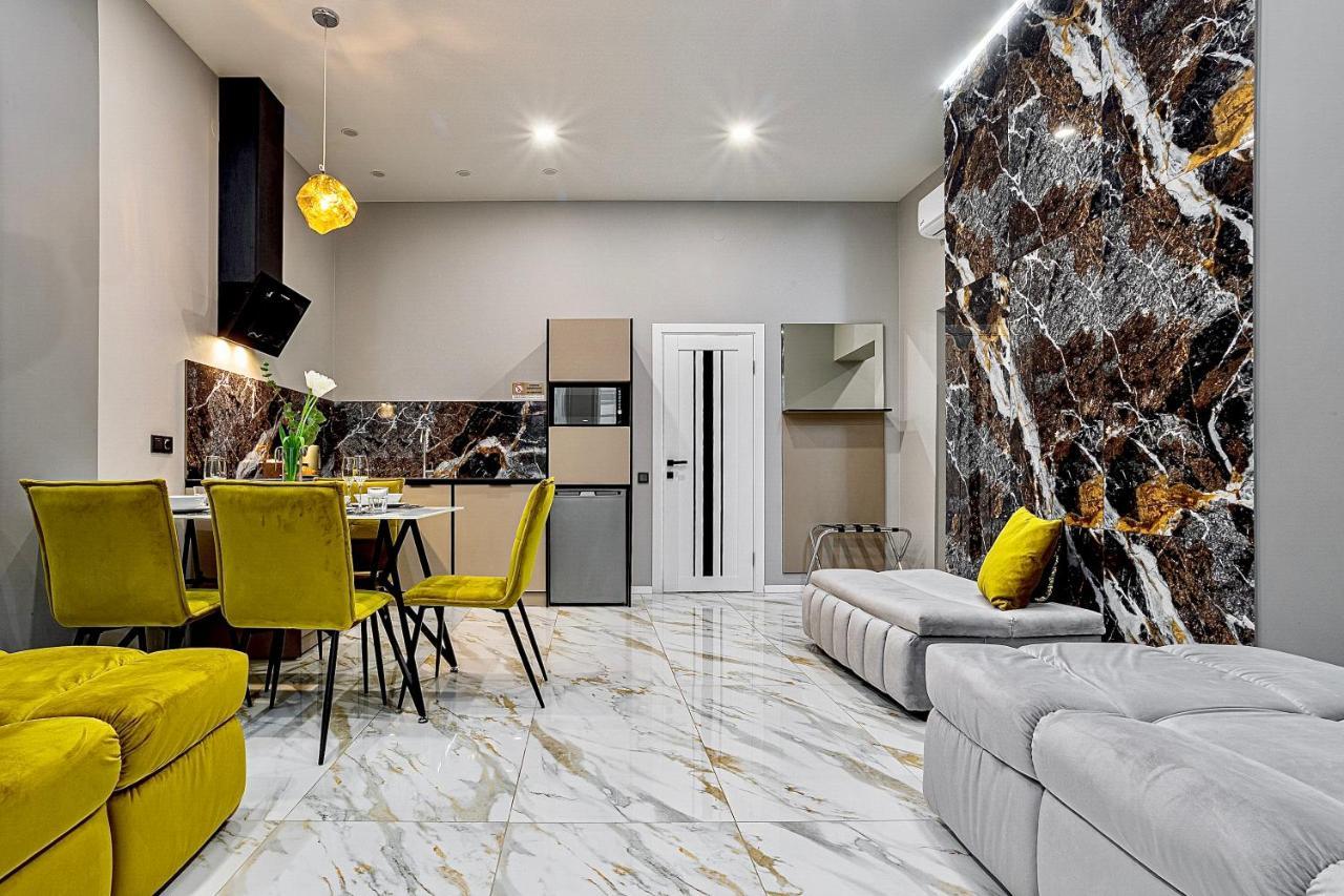 Family Residence Boutique Apartments リヴィウ エクステリア 写真