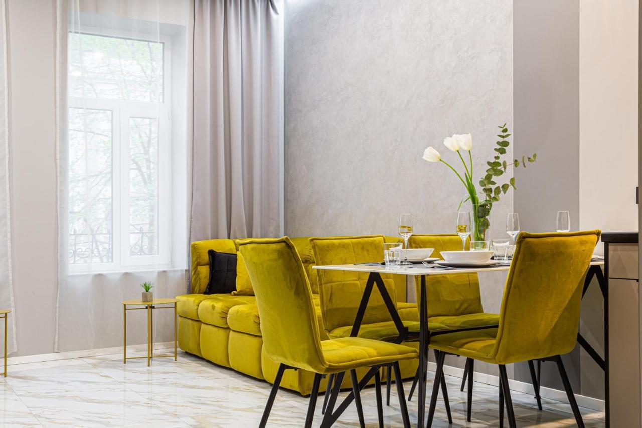 Family Residence Boutique Apartments リヴィウ エクステリア 写真