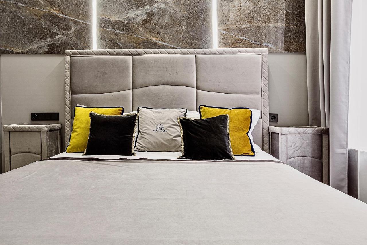Family Residence Boutique Apartments リヴィウ エクステリア 写真