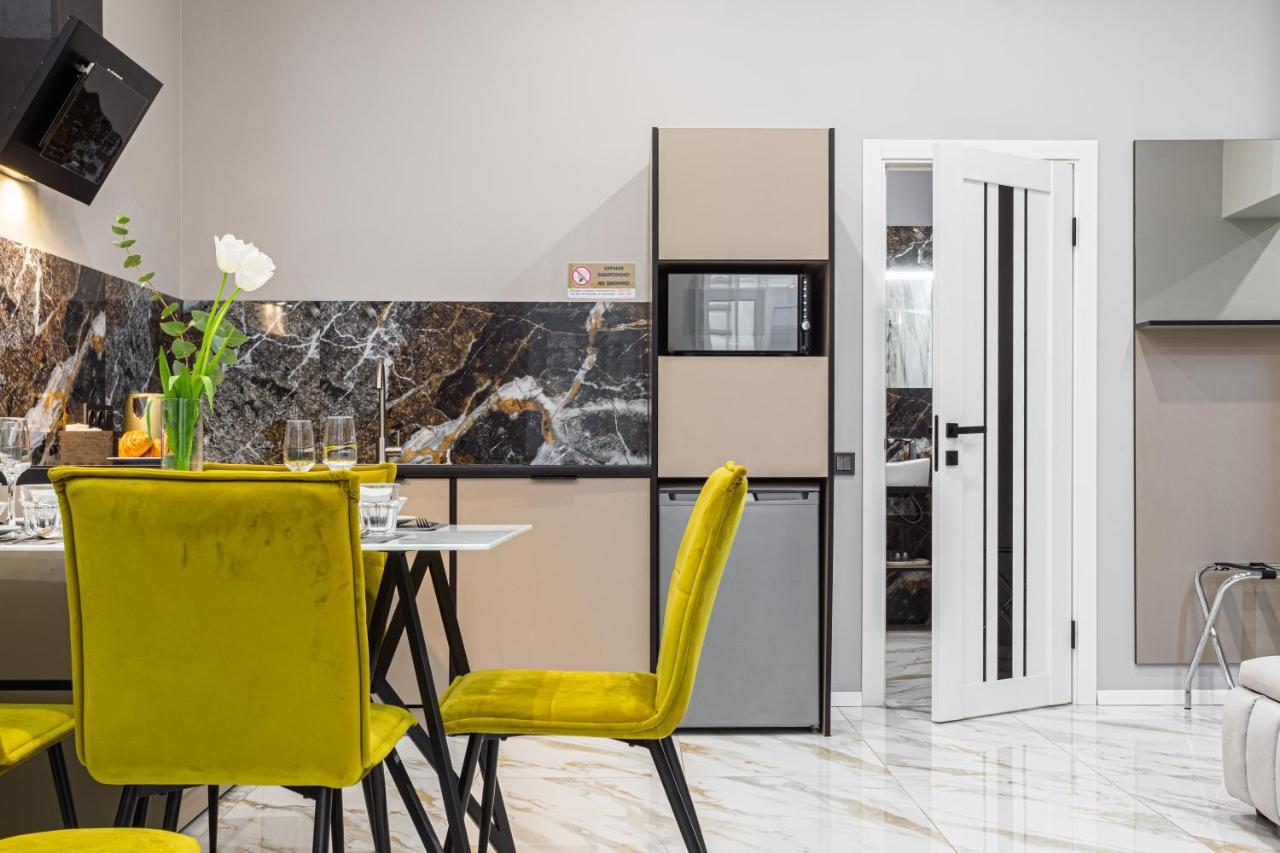 Family Residence Boutique Apartments リヴィウ エクステリア 写真