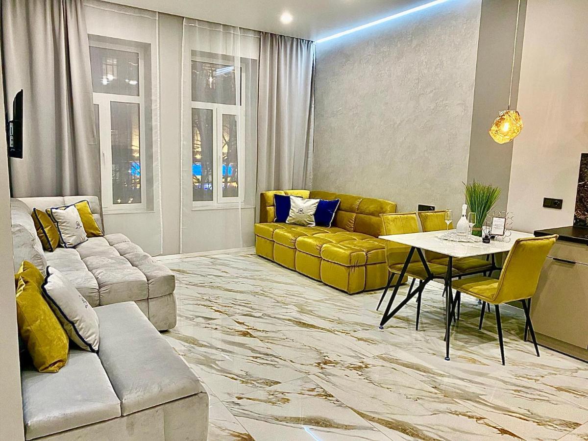 Family Residence Boutique Apartments リヴィウ エクステリア 写真