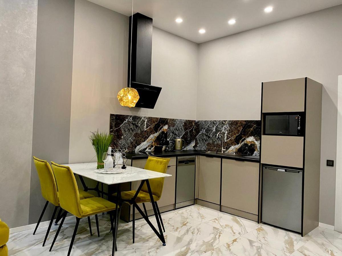 Family Residence Boutique Apartments リヴィウ エクステリア 写真