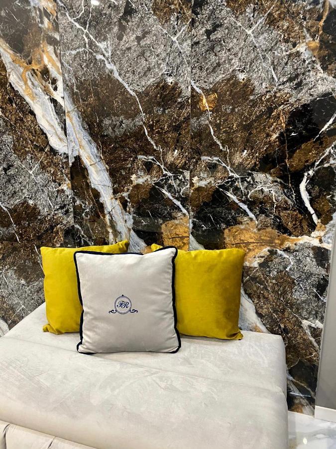 Family Residence Boutique Apartments リヴィウ エクステリア 写真