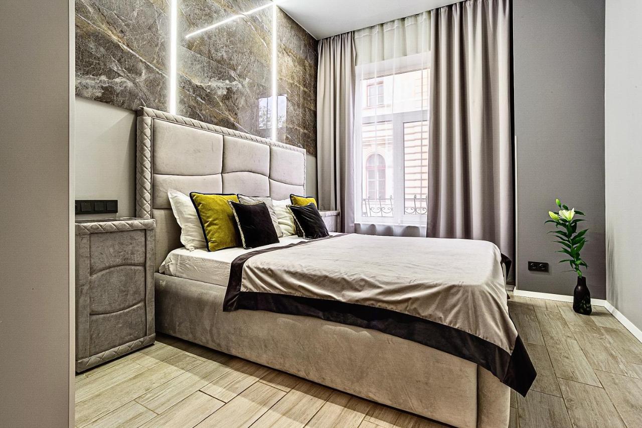 Family Residence Boutique Apartments リヴィウ エクステリア 写真