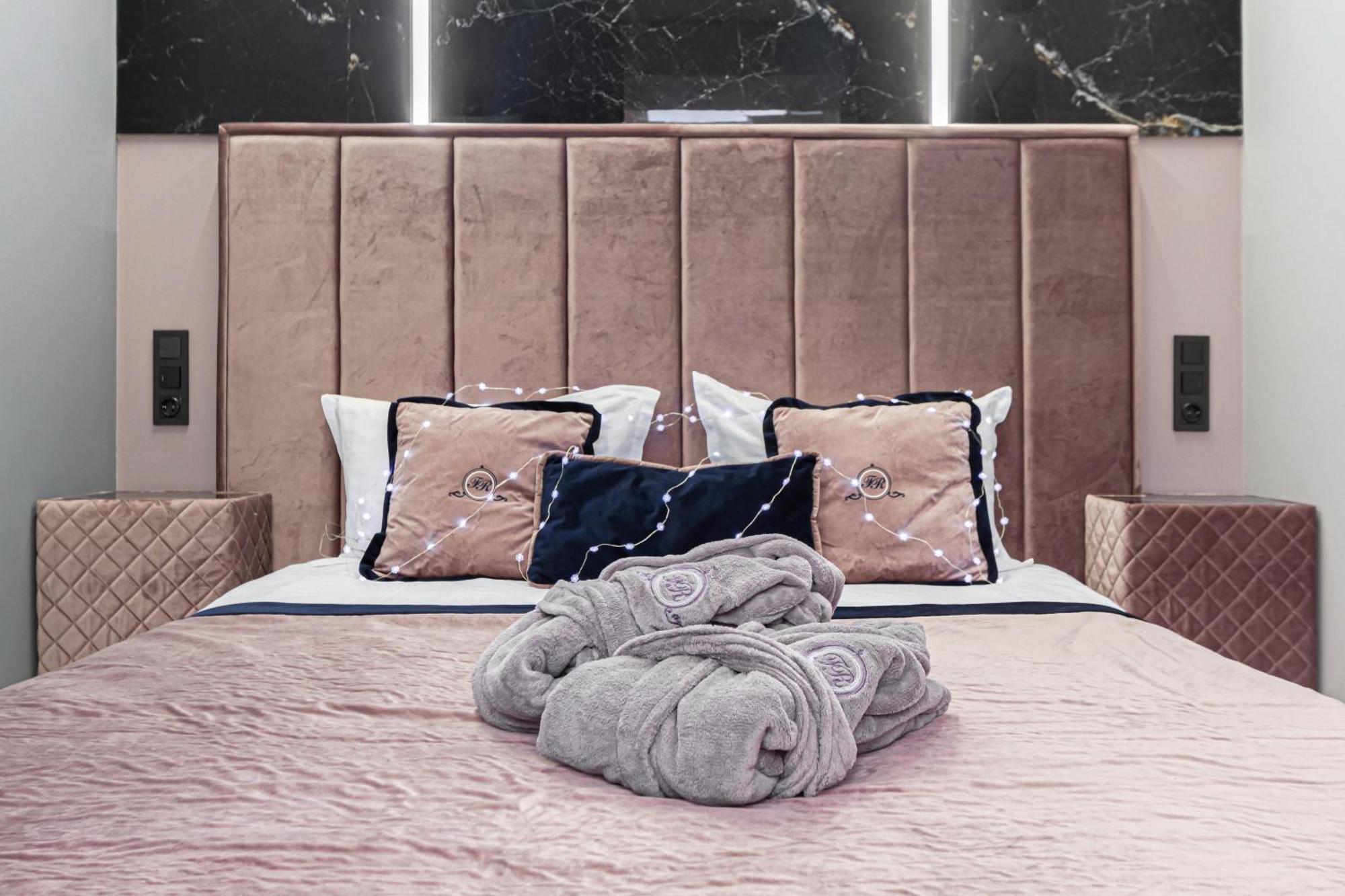 Family Residence Boutique Apartments リヴィウ エクステリア 写真