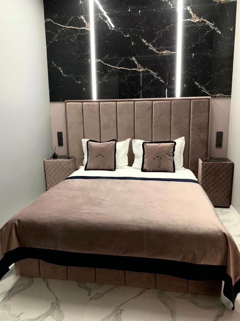Family Residence Boutique Apartments リヴィウ エクステリア 写真