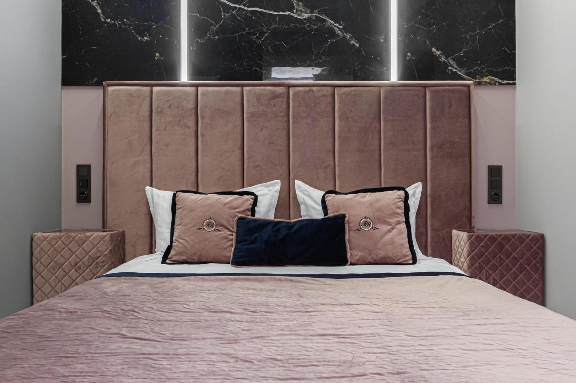 Family Residence Boutique Apartments リヴィウ エクステリア 写真