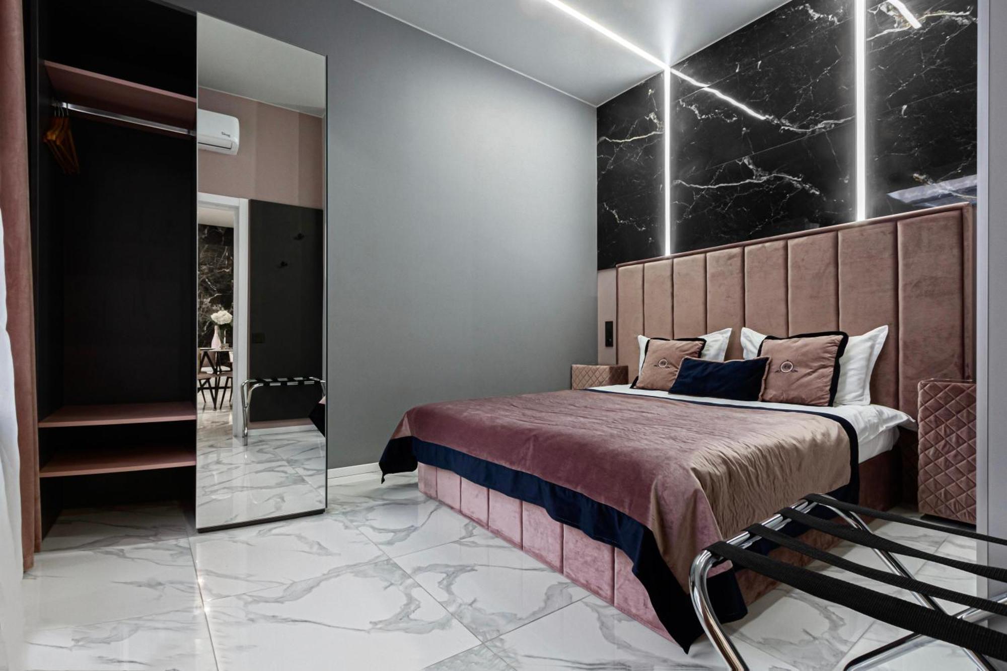 Family Residence Boutique Apartments リヴィウ エクステリア 写真