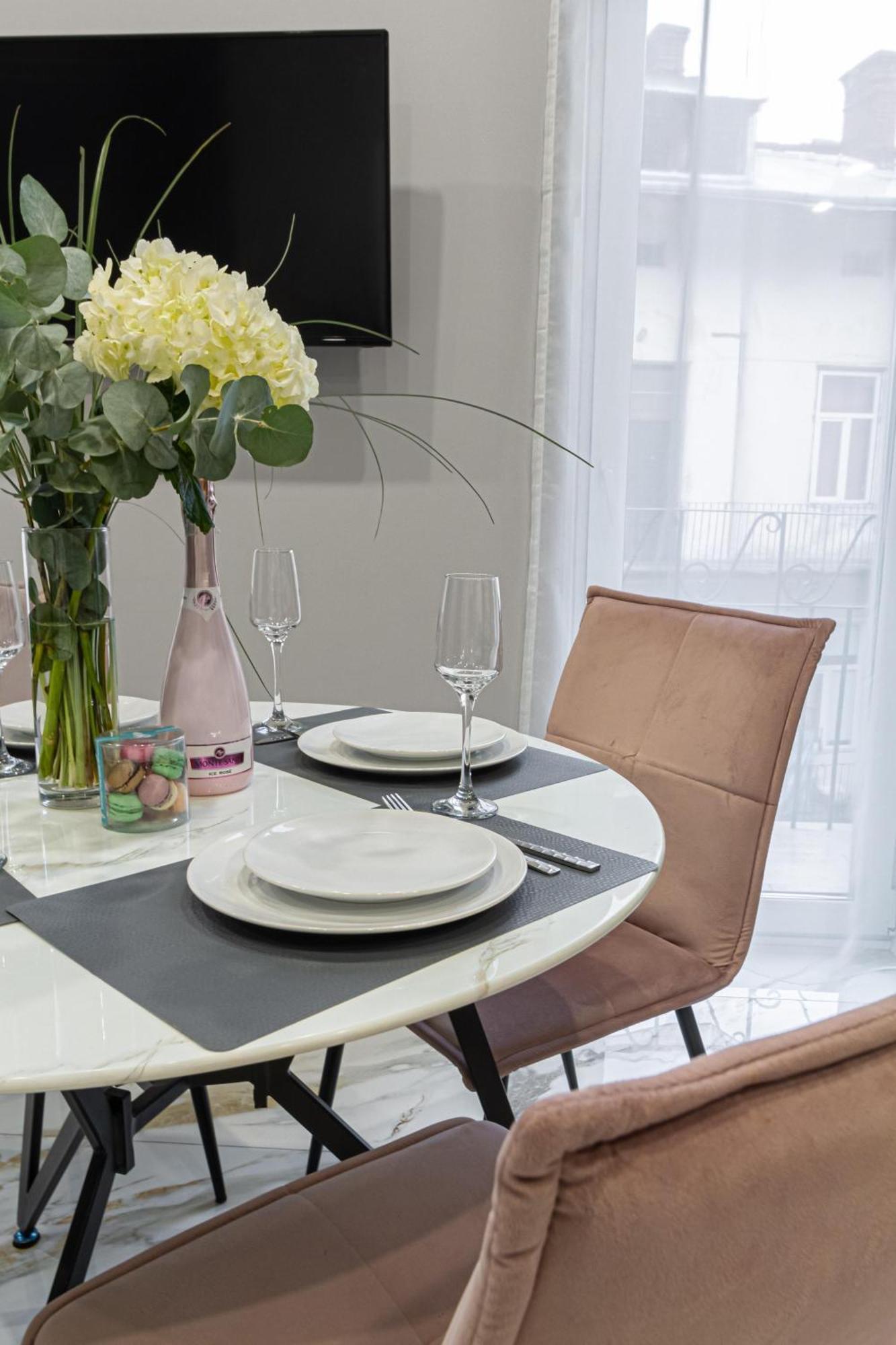 Family Residence Boutique Apartments リヴィウ エクステリア 写真