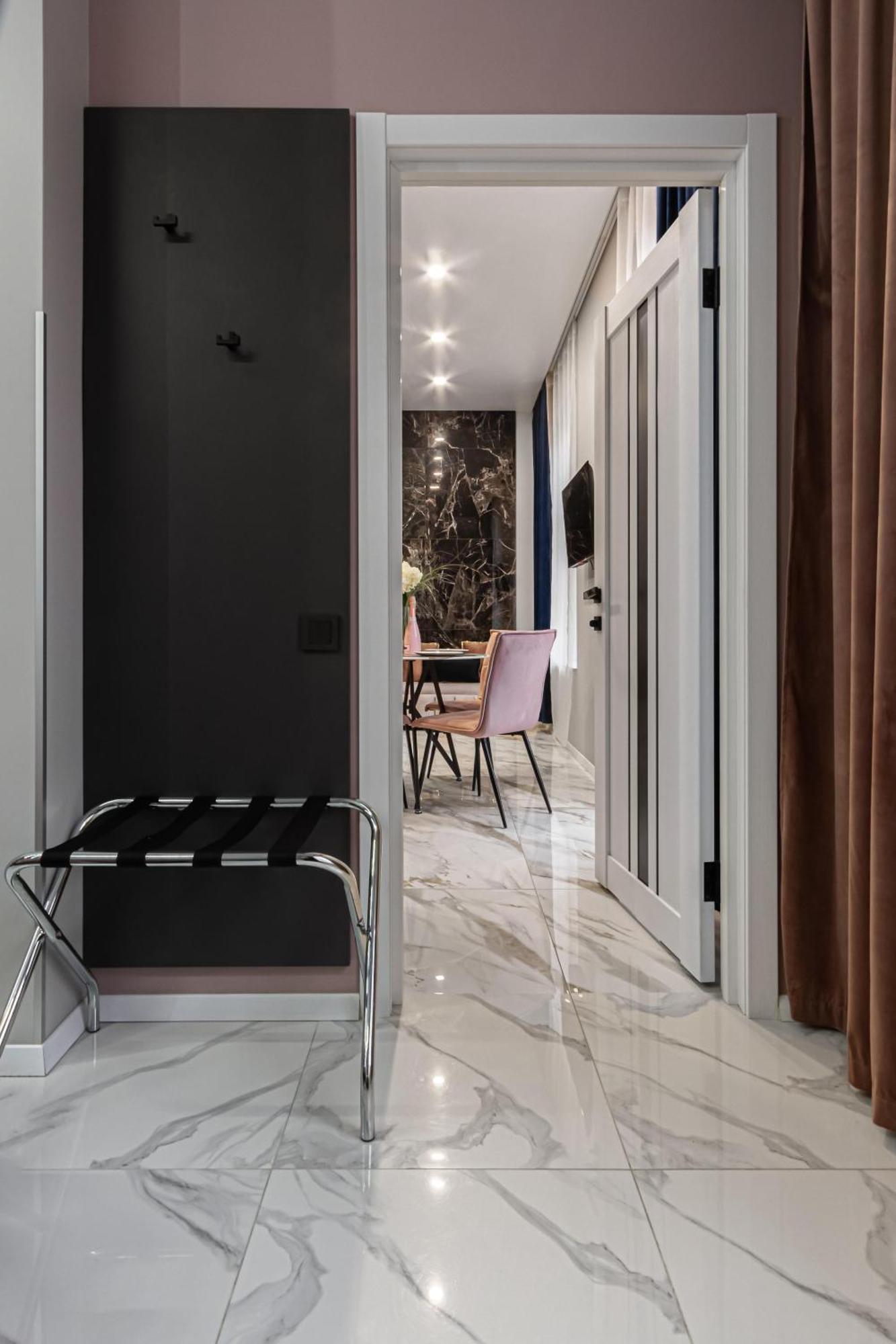 Family Residence Boutique Apartments リヴィウ エクステリア 写真