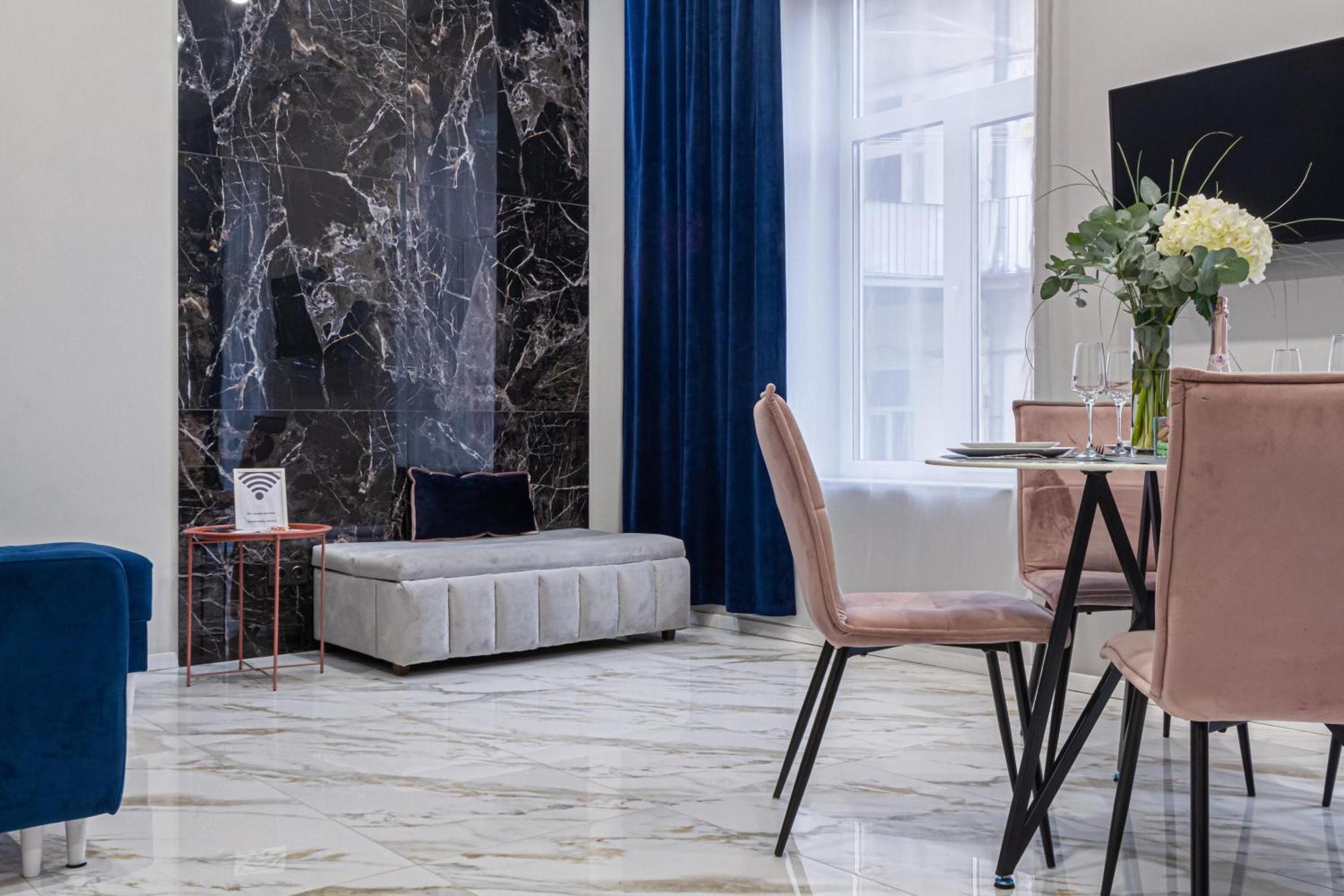 Family Residence Boutique Apartments リヴィウ エクステリア 写真