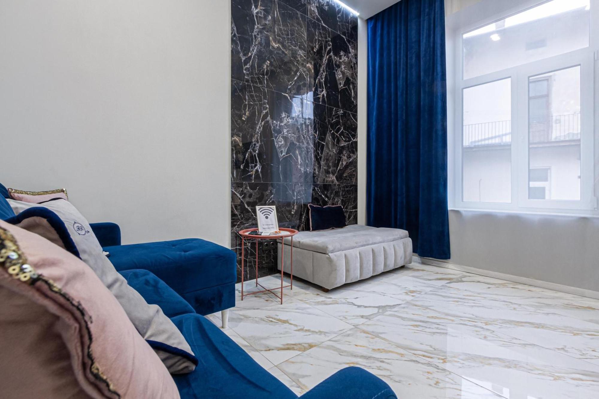 Family Residence Boutique Apartments リヴィウ エクステリア 写真